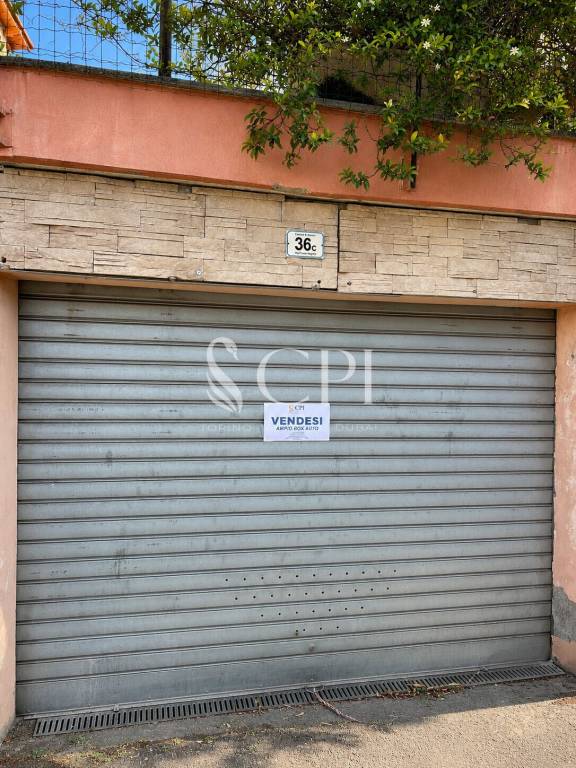 box auto in vendita ad Alassio