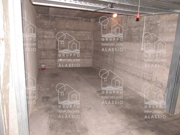 box auto in vendita ad Alassio in zona Solva