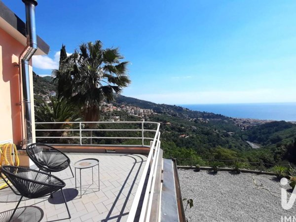 casa indipendente in vendita ad Alassio in zona Moglio