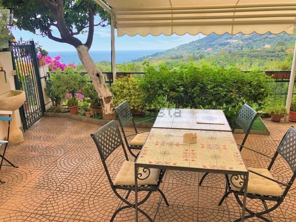casa indipendente in vendita ad Alassio in zona Moglio