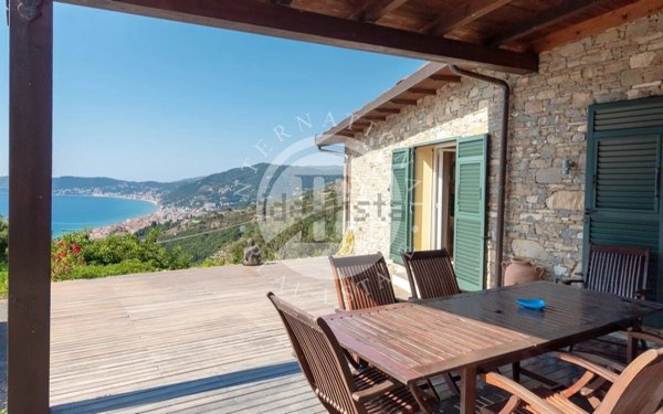 casa indipendente in vendita ad Alassio in zona Solva