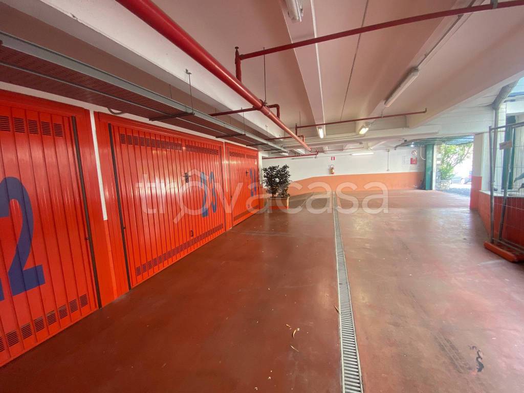 box auto in vendita ad Alassio