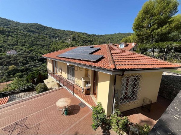 casa indipendente in vendita ad Alassio in zona Moglio