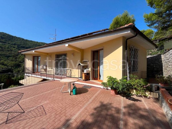 casa indipendente in vendita ad Alassio in zona Moglio