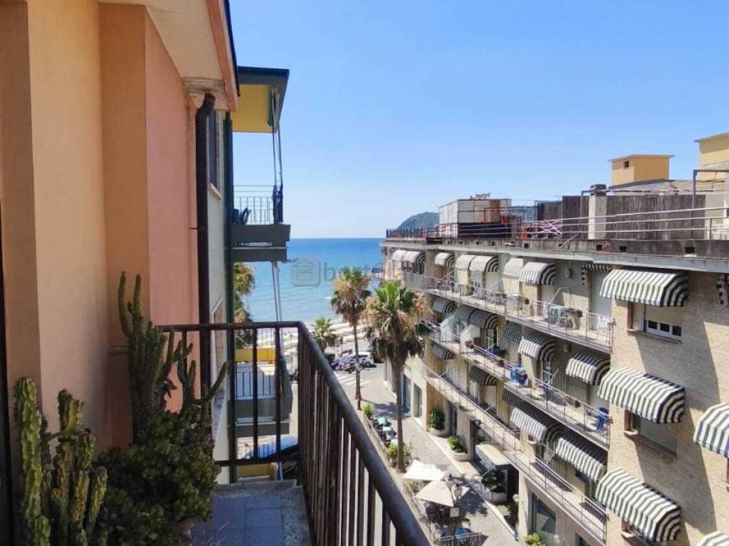 appartamento in vendita ad Alassio