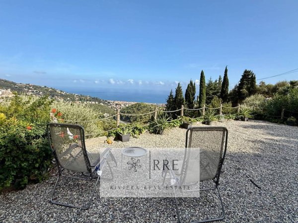 casa indipendente in vendita ad Alassio in zona Moglio
