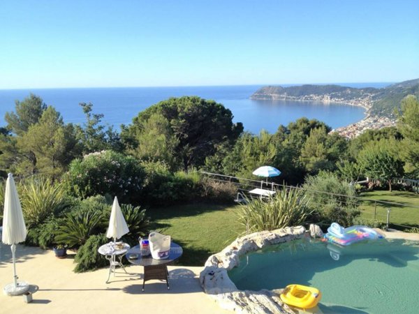 casa indipendente in vendita ad Alassio in zona Solva