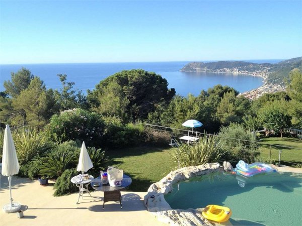 casa indipendente in vendita ad Alassio in zona Solva