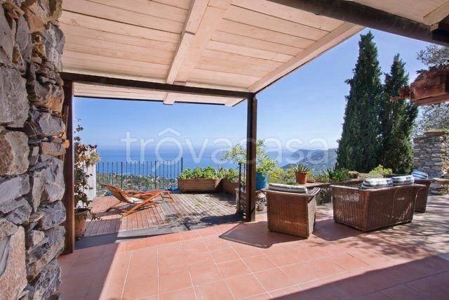 casa indipendente in vendita ad Alassio