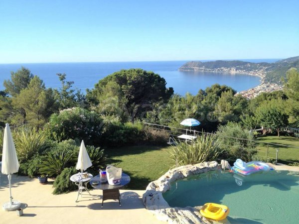 casa indipendente in vendita ad Alassio in zona Solva