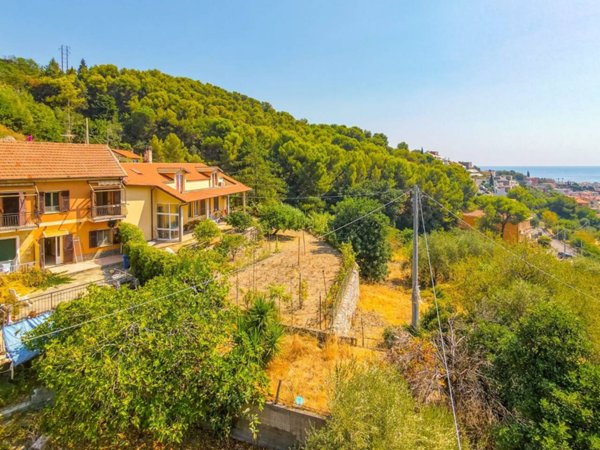casa indipendente in vendita ad Alassio in zona Moglio