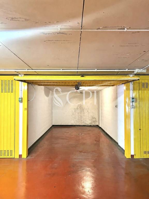 box auto in vendita ad Alassio