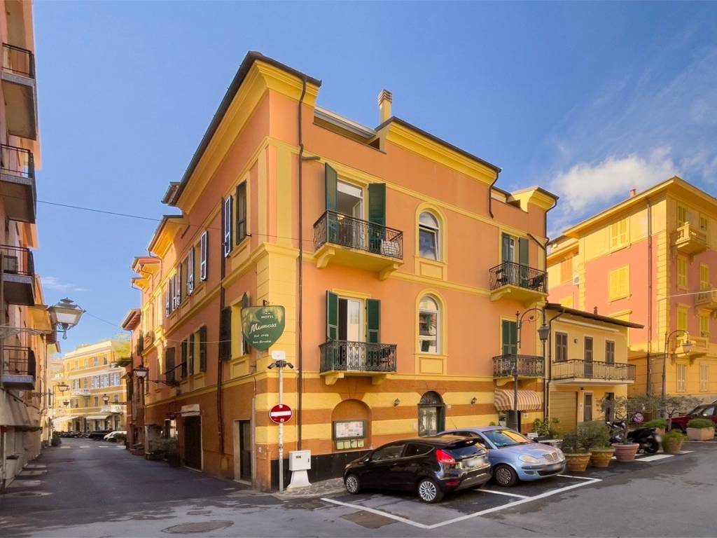 intera palazzina in vendita ad Alassio