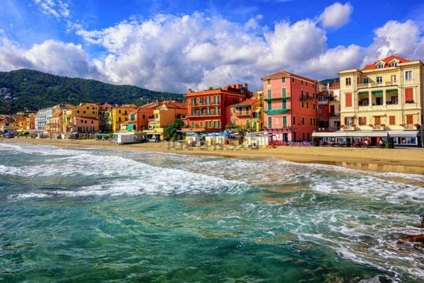 casa indipendente in vendita ad Alassio in zona Moglio