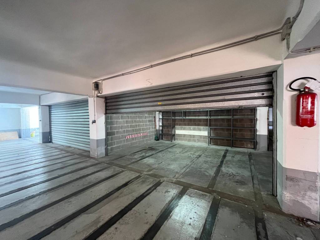 box auto in vendita ad Alassio