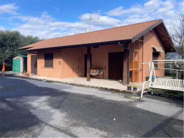 appartamento in vendita ad Albenga in zona Campochiesa