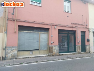 locale commerciale in vendita ad Albenga in zona Leca