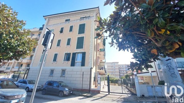 appartamento in vendita ad Albenga in zona Vadino