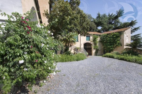 casa indipendente in vendita ad Albenga in zona Lusignano