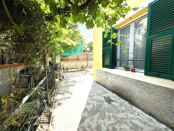 appartamento in vendita ad Albenga in zona Vadino