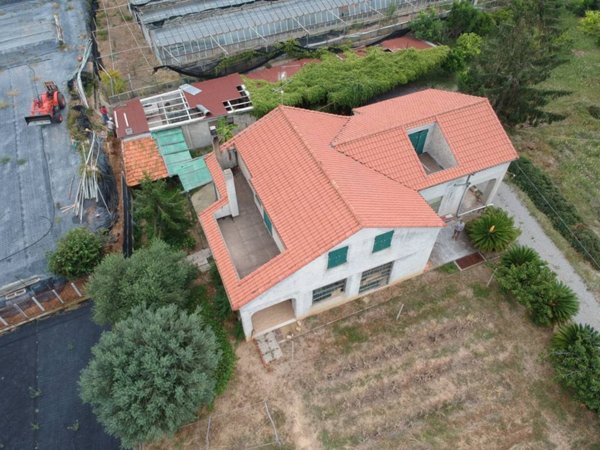 casa indipendente in vendita ad Albenga in zona Leca