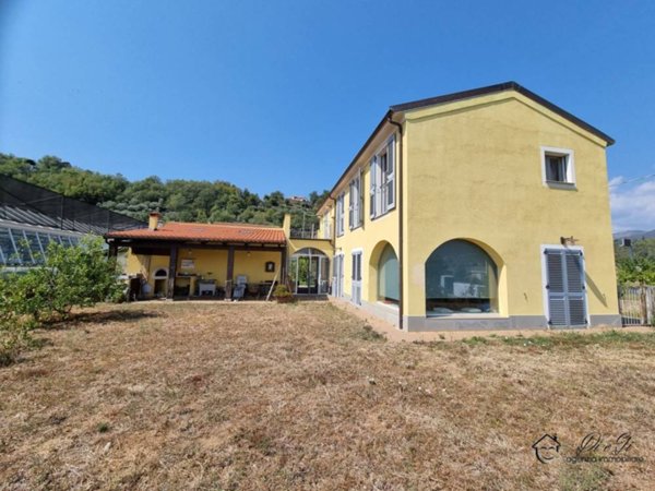 casa indipendente in vendita ad Albenga