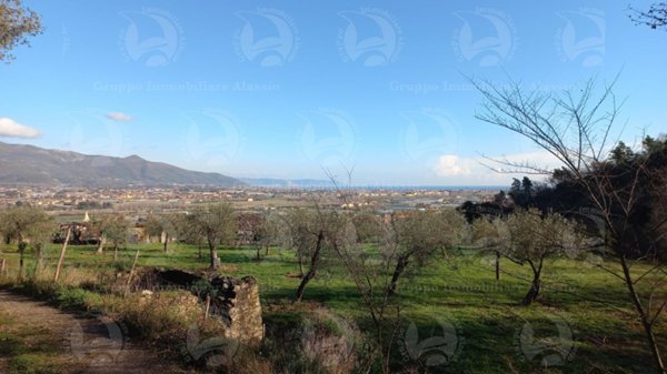 casa indipendente in vendita ad Albenga in zona Lusignano