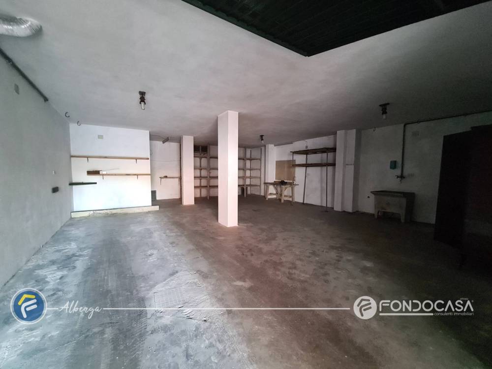 locale di sgombero in vendita ad Albenga in zona Campochiesa