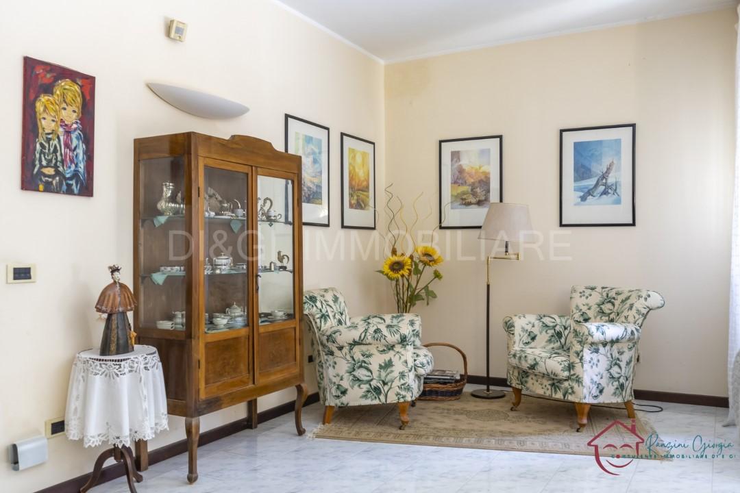 casa indipendente in vendita ad Albenga in zona Leca