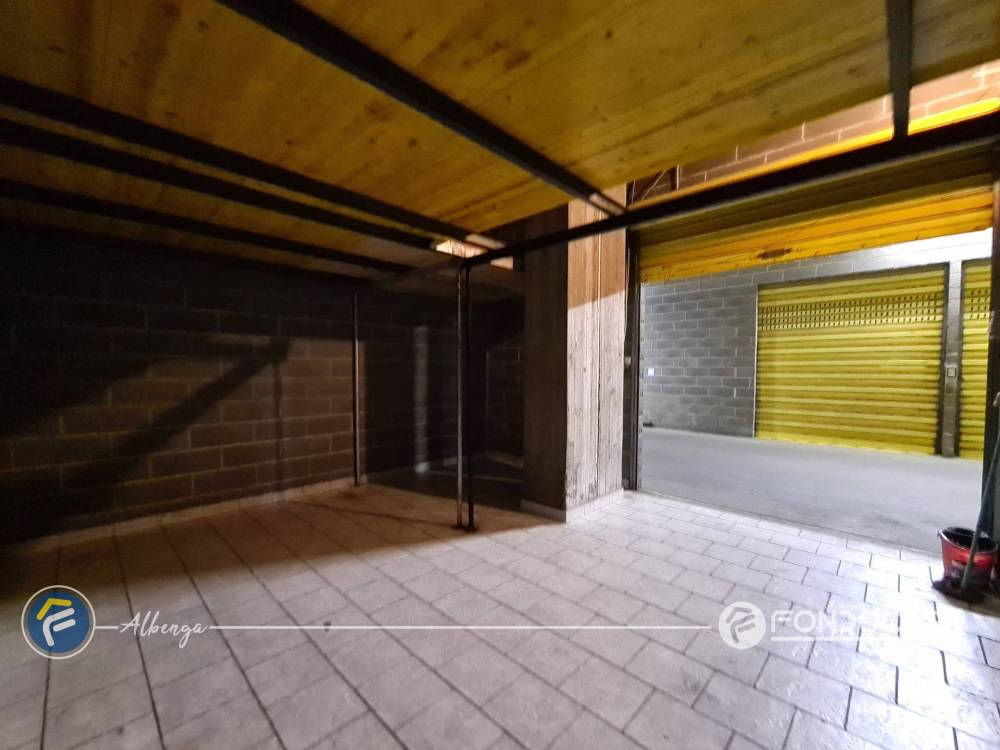 locale di sgombero in vendita ad Albenga
