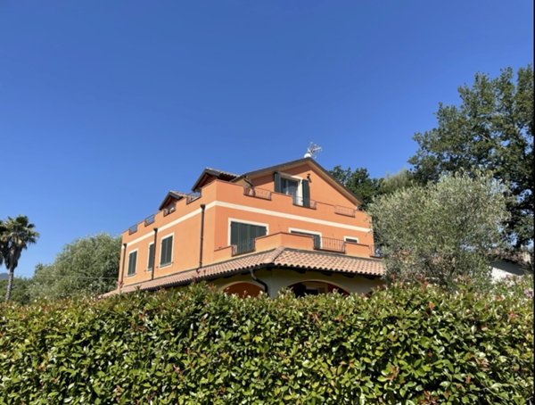 casa indipendente in vendita ad Albenga