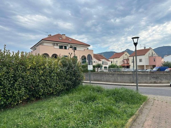 appartamento in vendita ad Albenga in zona Leca