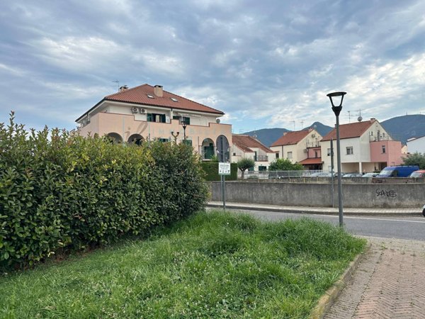 appartamento in vendita ad Albenga in zona Leca