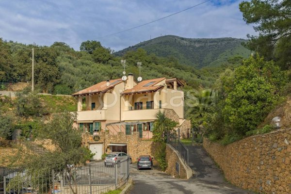 casa indipendente in vendita ad Albenga