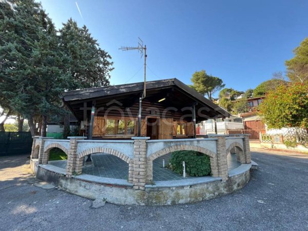 casa indipendente in vendita ad Albenga in zona Bastia