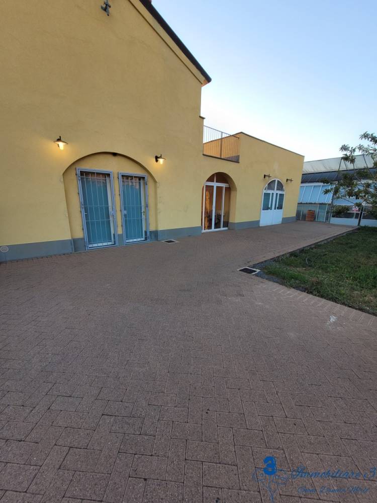 casa indipendente in vendita ad Albenga in zona Bastia