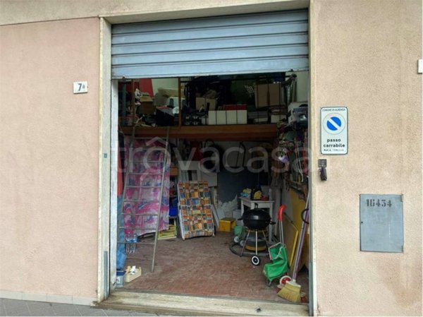 locale di sgombero in vendita ad Albenga
