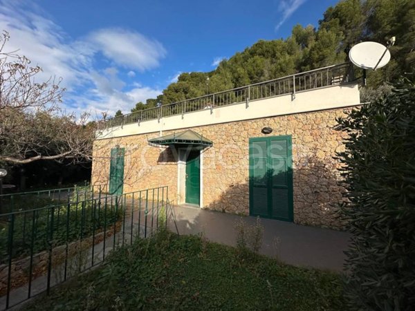 casa indipendente in vendita ad Albenga