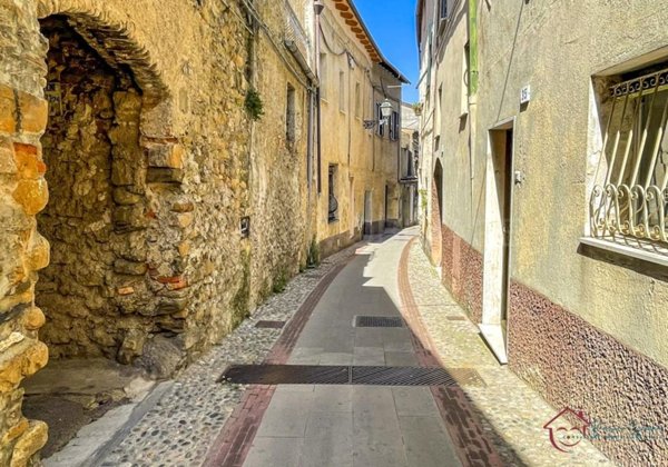 appartamento in vendita ad Albenga in zona Lusignano