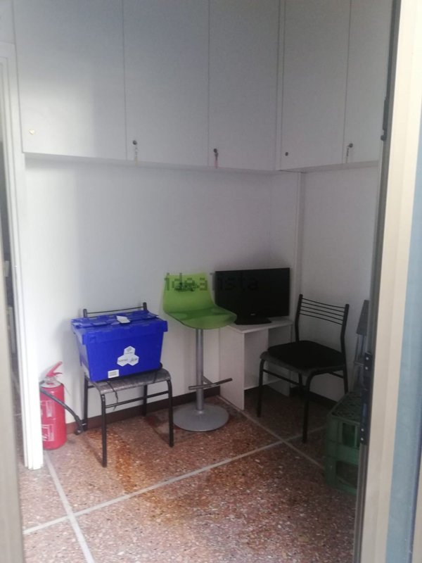 locale commerciale in vendita ad Albenga
