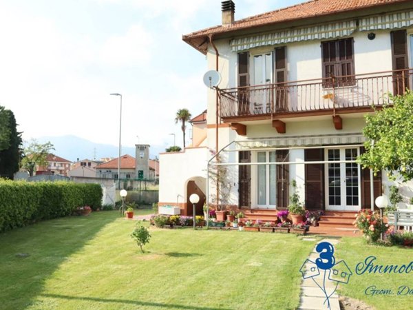 casa indipendente in vendita ad Albenga