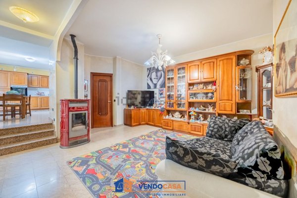 casa indipendente in vendita ad Albenga in zona Salea