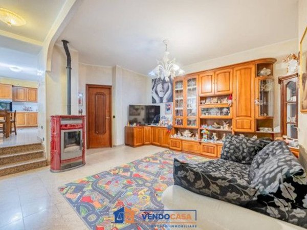 casa indipendente in vendita ad Albenga in zona Salea