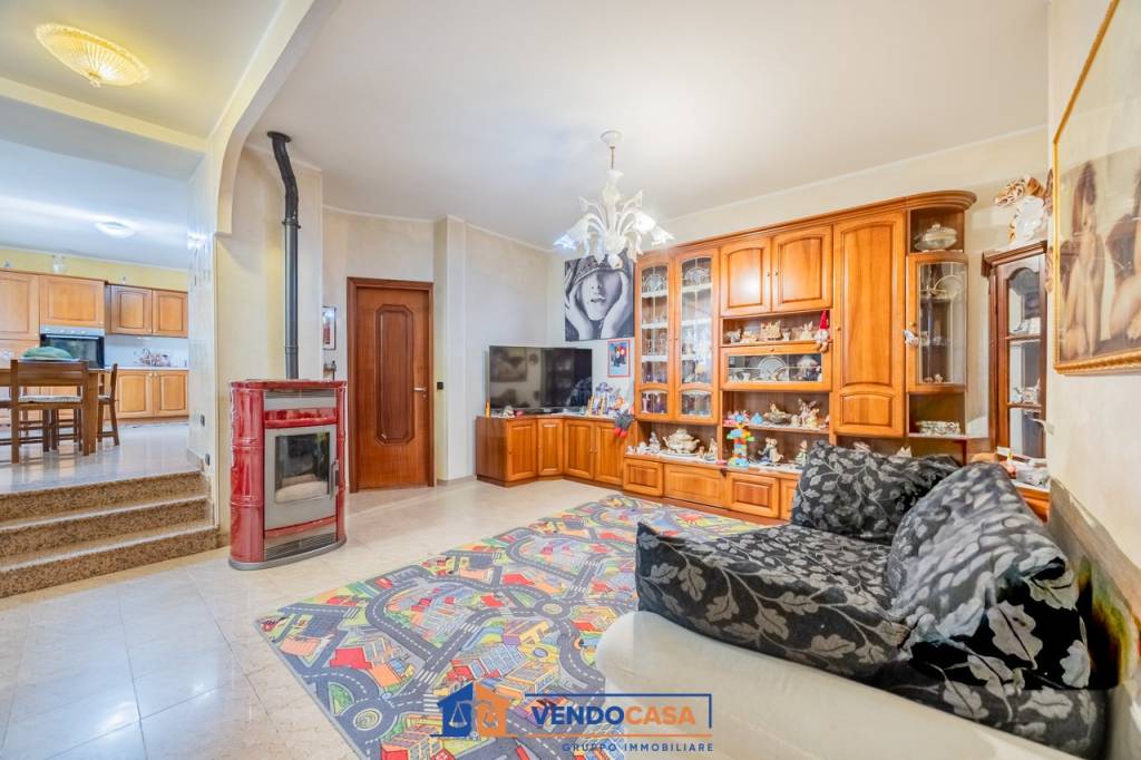 casa indipendente in vendita ad Albenga in zona Salea