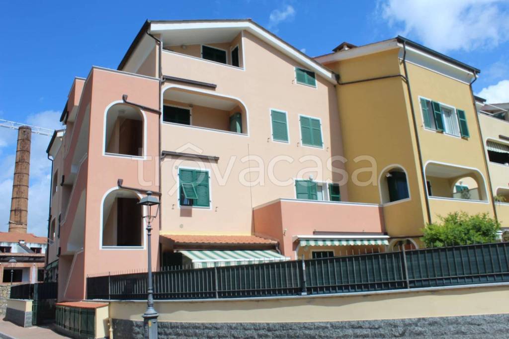 appartamento in vendita ad Albenga in zona Lusignano