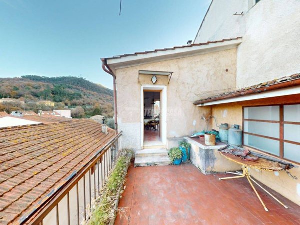 casa indipendente in vendita ad Albenga in zona Lusignano