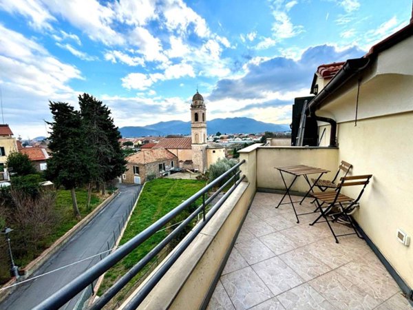 appartamento in vendita ad Albenga in zona Campochiesa