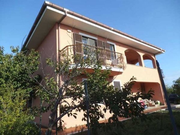 casa indipendente in vendita ad Albenga