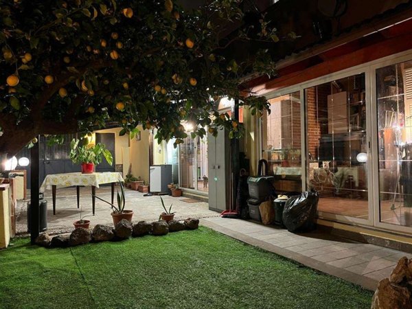 casa indipendente in vendita ad Albenga in zona Leca