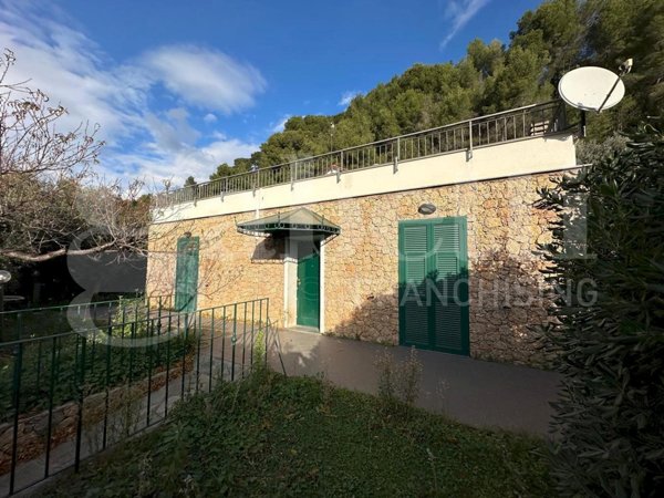 casa indipendente in vendita ad Albenga